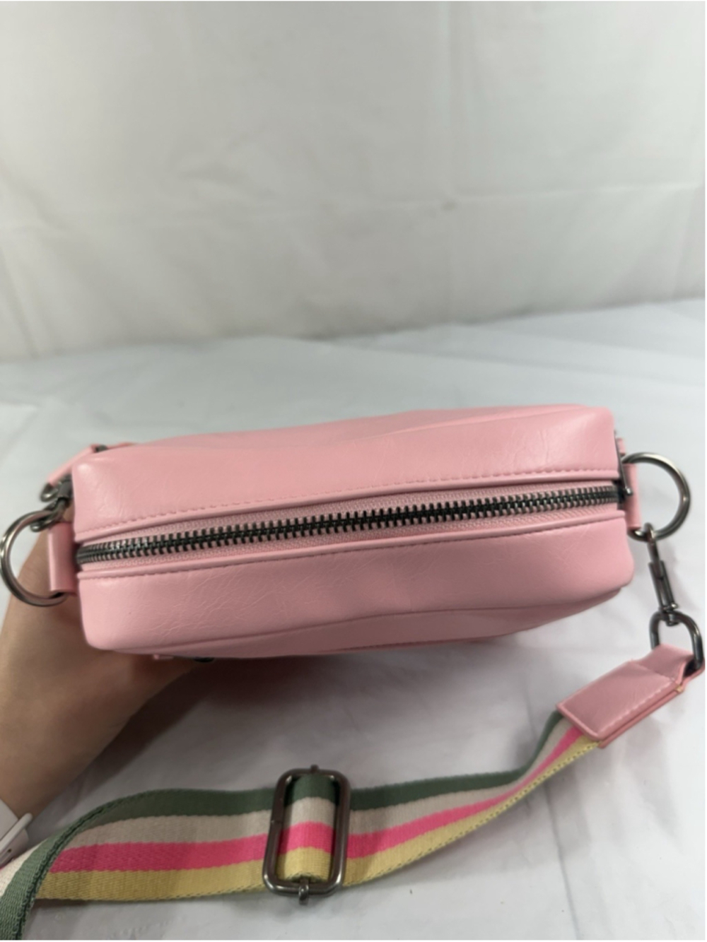 Universal Threads Camera bag Pink Crossbody with guitar Strap Multicolored new - Picture 10 of 16